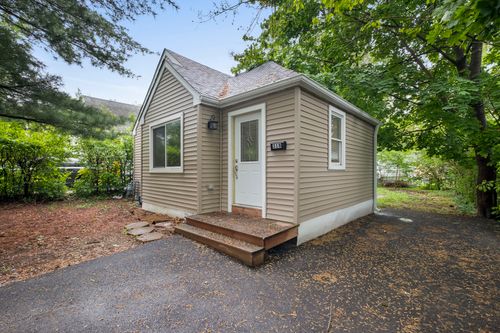 318 Kenwood Dr, Round Lake Park, IL, 60073-3454 | Card Image