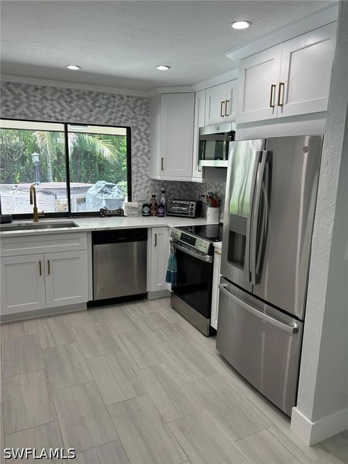 27157 Edenbridge Ct, BONITA SPRINGS, FL, 34135-4332 | Card Image