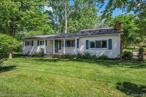 470 Oak Grove Dr, Lake Orion, MI, 48362-1876 | Card Image