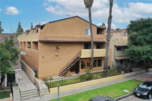 709 E Chestnut Ave, Santa Ana, CA, 92701-6164 | Card Image