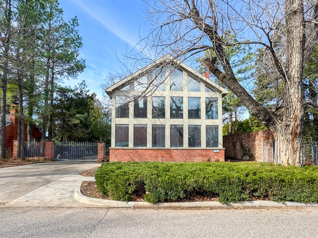 College Ave, Norman, OK 73069