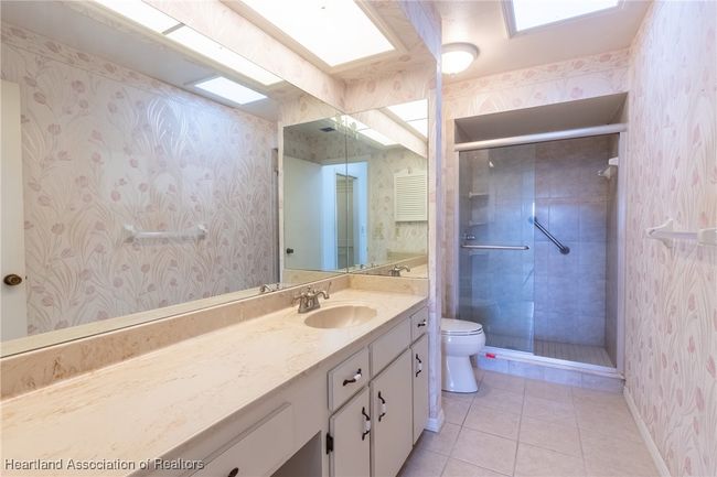 Main Bathroom | Image 13
