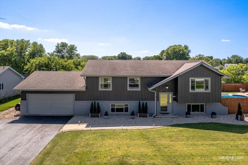 531 N Sycamore St, Hinckley, IL, 60520-9440 | Card Image