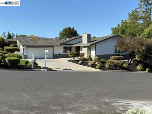 174 Town And Country Dr, Danville, CA, 94526-3743 | Card Image