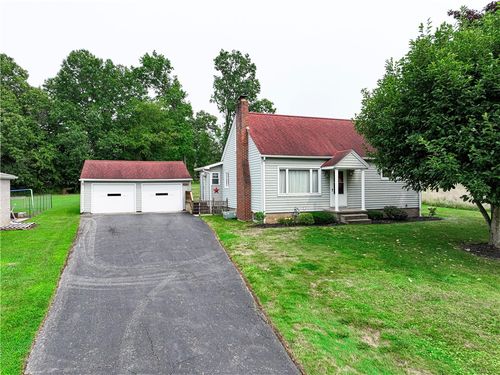 2433 Ridgewood Ct, New Castle, PA, 16101-5503 | Card Image