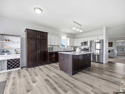 13805 Kelly Dr, Bellevue, NE, 68123-2757 | Card Image