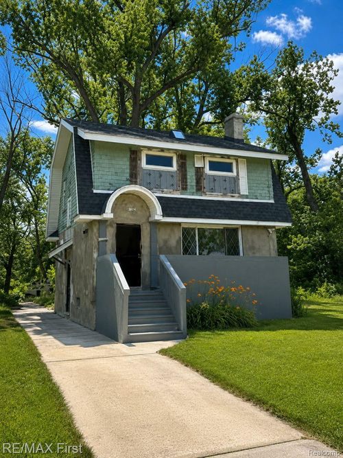 14684 Mapleridge St, Detroit, MI, 48205-3021 | Card Image