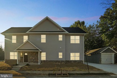 724 Woodlawn Ave, COLLINGDALE, PA, 19023-3911 | Card Image