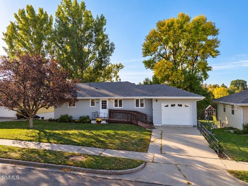 1011 B Avenue W, Bismarck, ND, 58501 | Card Image