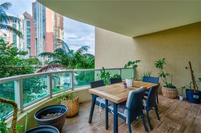 304 - 3340 Ne 190th St, Condo with 3 bedrooms, 3 bathrooms and null parking in Aventura FL | Image 1