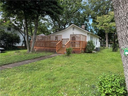 812 Watson St, Reidsville, NC, 27320-5147 | Card Image