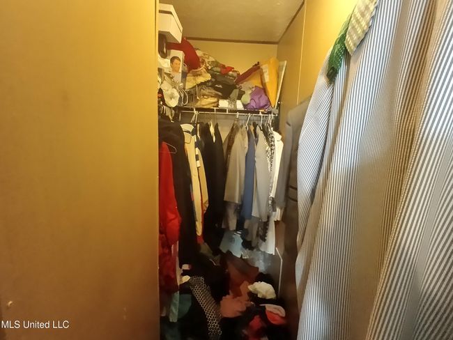 Closet | Image 14