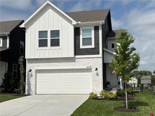 8705 Sw Edgewater Dr, Blue Springs, MO, 64064-5500 | Card Image