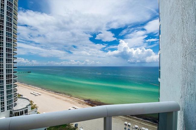 APT-1502 - 15811 Collins Ave, Condo with 3 bedrooms, 4 bathrooms and null parking in Sunny Isles Beach FL | Image 20