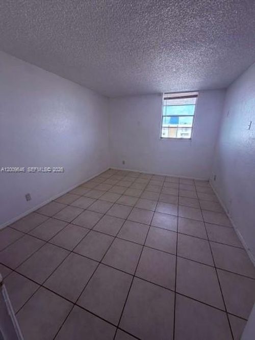 911e-4550 Nw 9th St, Miami, FL, 33126 | Card Image