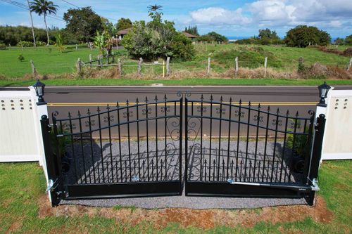 1525 Kaupakalua Rd, Haiku, HI, 96708-5505 | Card Image