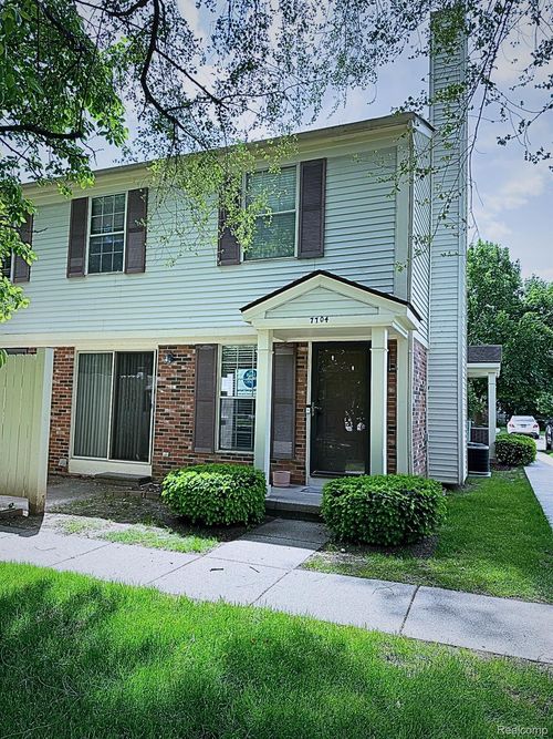 7704 Lake Ridge Dr, Waterford, MI, 48327-4162 | Card Image