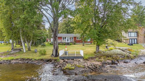 4 Ninovan Rd W, Callander, ON, P0H1H0 | Card Image