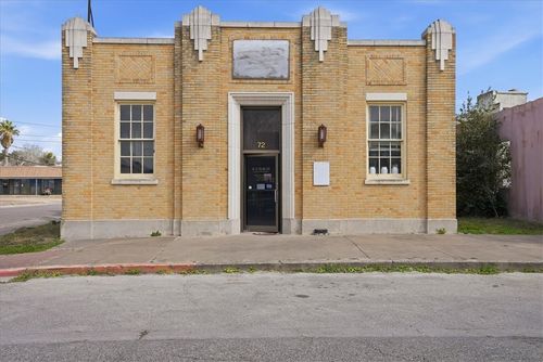 72 N Wright St, Alice, TX, 78332-4901 | Card Image