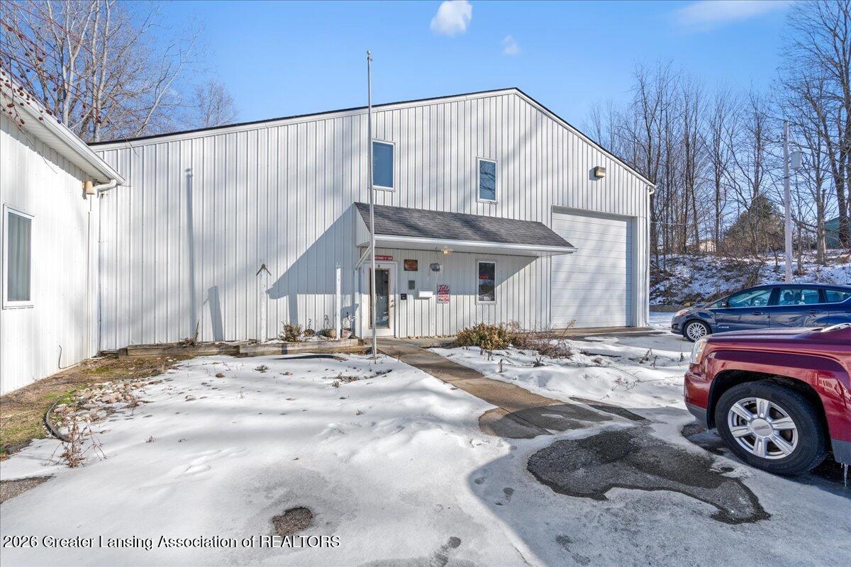 5096 N Canal Rd, Dimondale, MI 48821