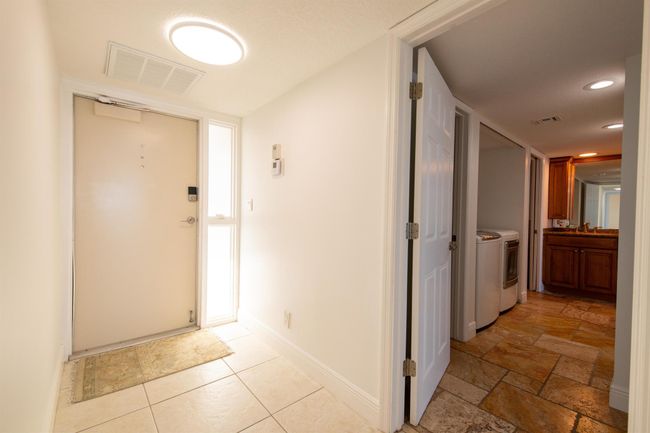 APT-1134 - 122 Lakeshore Dr, Condo with 2 bedrooms, 2 bathrooms and null parking in North Palm Beach FL | Image 12