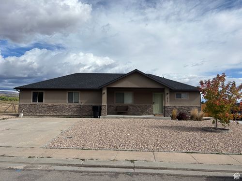 4835 W Hillside Dr, Vernal, UT, 84078-9403 | Card Image