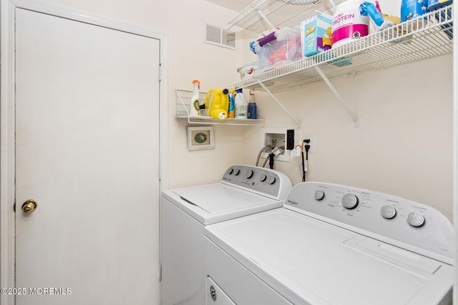 27 Schooners Sq, Condo with 2 bedrooms, 1 bathrooms and null parking in Freehold NJ | Image 23