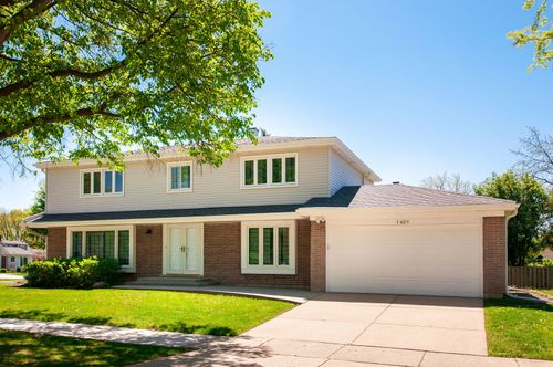 1829 E Bittersweet Ln, Mount Prospect, IL, 60056-1905 | Card Image
