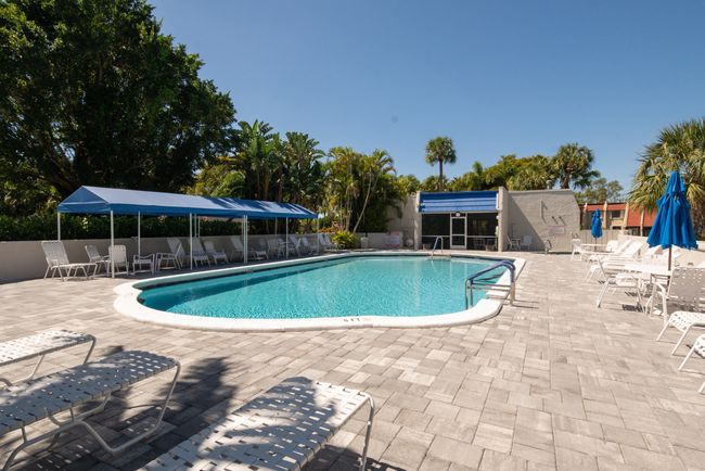 4451 Luxemburg Ct, Condo with 3 bedrooms, 2 bathrooms and null parking in Lake Worth FL | Image 27