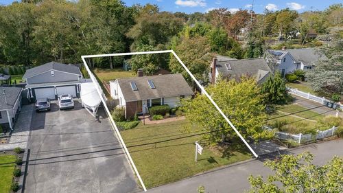 30 Thorburn Ave, Patchogue, NY, 11772-3929 | Card Image