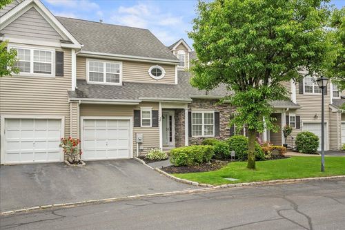 75 Paddington Cir, Smithtown, NY, 11787-5903 | Card Image