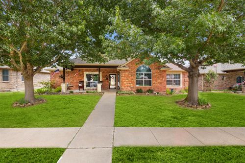 207 Red Wolf Ln, Red Oak, TX, 75154-4728 | Card Image
