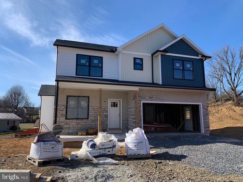 695 Karvois Ct, CHAMBERSBURG, PA, 17202-7338 | Card Image