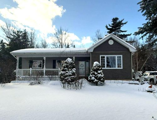 21 Boyd Ave, Enfield, NS, B2T1J8 | Card Image