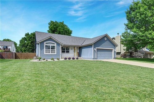 804 Spruce Dr, Greenwood, MO, 64034-8664 | Card Image
