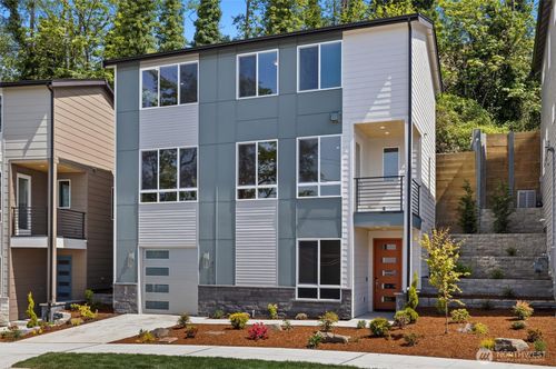 4572 22nd Ave Sw, Seattle, WA, 98106-1307 | Card Image