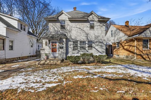 1017 Lake Michigan Dr, Grand Rapids, MI, 49504-5444 | Card Image