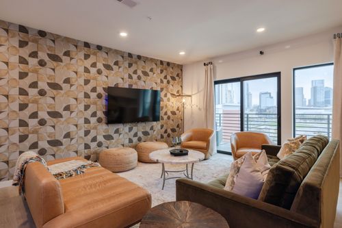 505-635 7th Ave S, Nashville, TN, 37203-5047 | Card Image