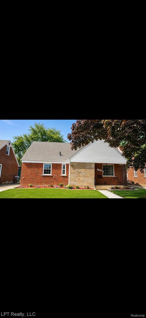 17599 Pinehurst St, Detroit, MI, 48221-2364 | Card Image