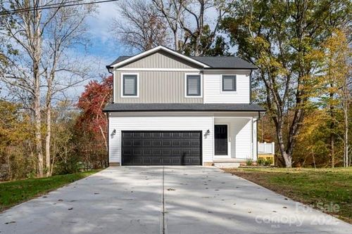 1231 E I St, Newton, NC, 28658-1832 | Card Image