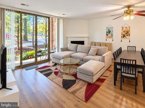 1-742 15th St S, ARLINGTON, VA, 22202-5570 | Card Image