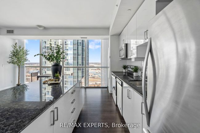 2406 - 2900 Highway 7 Road, Condo with 2 bedrooms, 2 bathrooms and null parking in Vaughan ON | Image 7