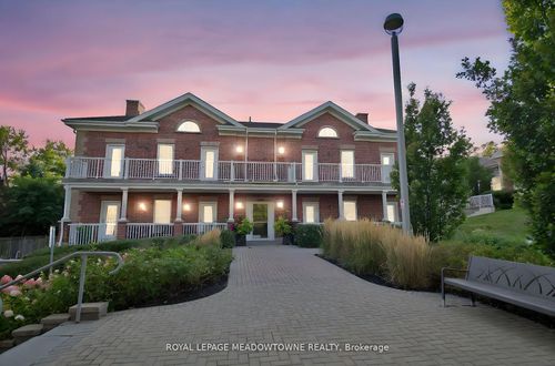 301-10360 Islington Ave, Kleinburg, ON, L0J1C0 | Card Image