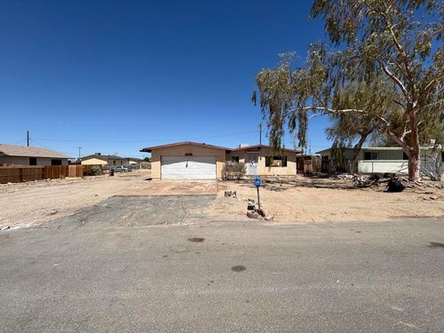 6943 Roberts Ave, Twentynine Palms, CA, 92277 | Card Image