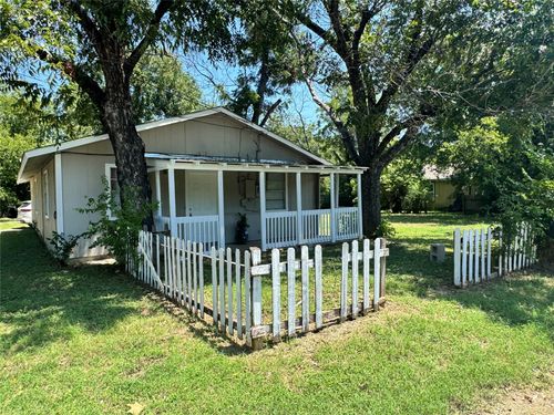 616 Sabine Ave, Cleburne, TX, 76031-3348 | Card Image
