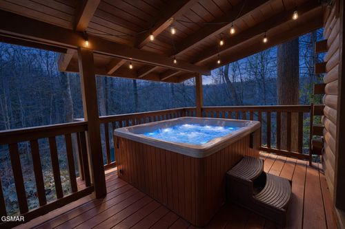 635 Black Bear Falls Way, Gatlinburg, TN, 37738 | Card Image