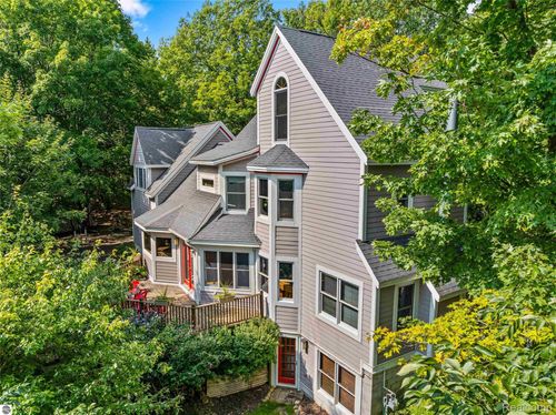 10552 Craig Rd, Traverse City, MI, 49686-9221 | Card Image