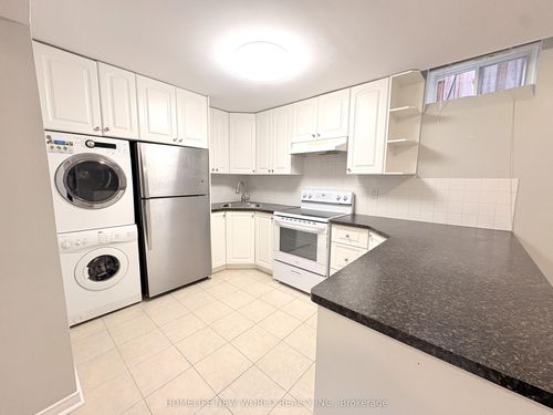 18 Samantha Cir, Richmond Hill, ON, L4B2R7 | Card Image