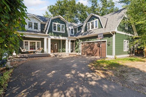 441 Park Ave, Mahtomedi, MN, 55115-1661 | Card Image