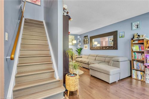 7-375 Pioneer Dr, Kitchener, ON, N2P1L8 | Card Image